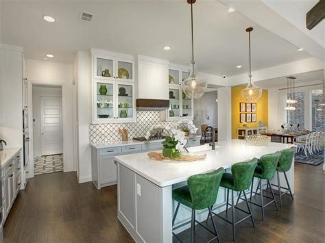 Experts Lay Out The 2021 Kitchen Trends Found At New Dallas Community