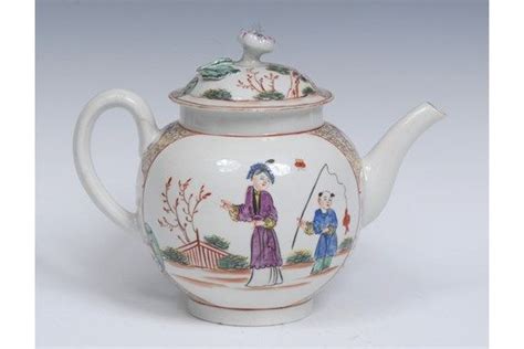 319 A Worcester Mandarin Style Globular Teapot And Cover
