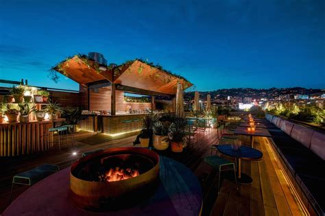 Unlike a lot of cocktail towns, los angeles is not beholden to any traditions. Above the Smog: 17 Best Rooftop Bars in Los Angeles