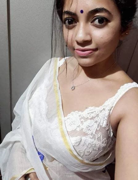 Bangladeshi Cute Girl Topless Full Nude Selfies