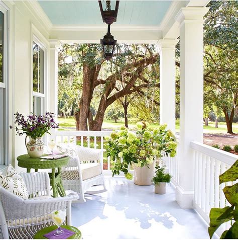 30 Gorgeous Farmhouse Front Porch Design Ideas