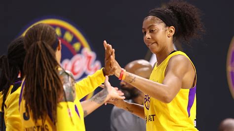 Wnba Candace Parker And Chelsea Gray Lead Los Angeles Sparks Past