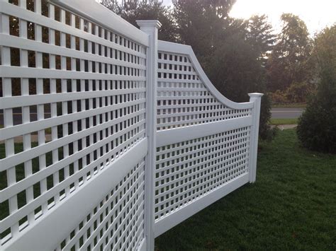 Horizontal lattice in white vinyl ads an incredible element to any yard