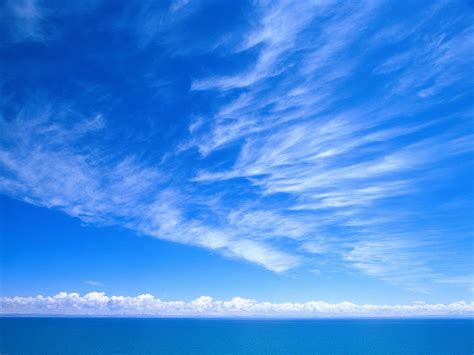 Ciel bleu sur l'ocean - Fond d'écran HD
