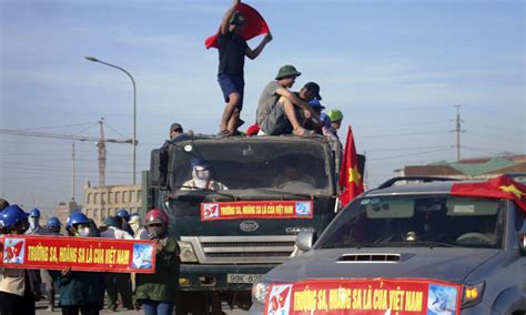 Chinese Nationals In Vietnam Flee To Cambodia As Anti China Riots Turn Fatal World News The