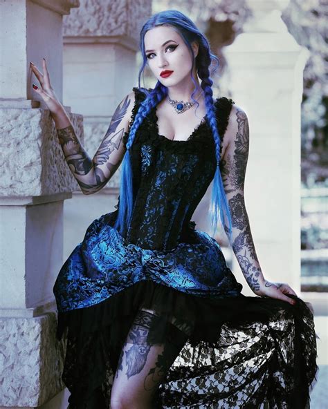 gothic girls dark fashion gothic fashion vintage fashion goth beauty dark beauty corset