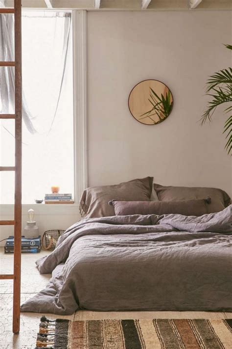 Make hanging in bed so much more functional with this metal bed tray. 27+ Comfy Wonderful Urban Outfitters Bedroom Ideas For ...