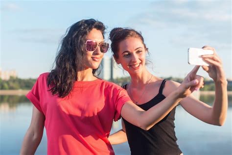 Premium Photo Women Taking Picture Of Herself Selfie At Beach