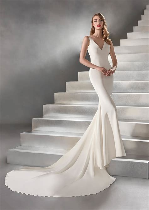 Hispalis Wedding Dress From Atelier Pronovias Hitched Co Uk