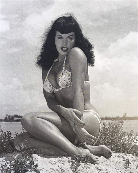 Pin By Sean Runions On Love Bettie Page Bettie Page Photos Bettie