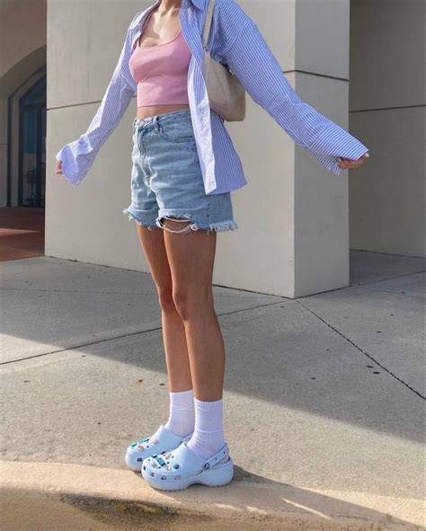 Crocs Summer Outfit Aesthetic Em 2021 Roupas Da Moda Para Adolescente