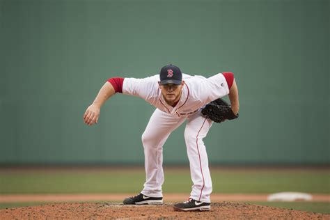 Mlb pitcher craig kimbrel performs a series of strength and stability exercises targeting the core muscles, including suspended plank circles. PsBattle: Red Sox pitcher Craig Kimbrel holding his pre ...
