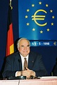Die Europapolitik von Helmut Kohl – Le Blog d'Européennes unies dans la ...