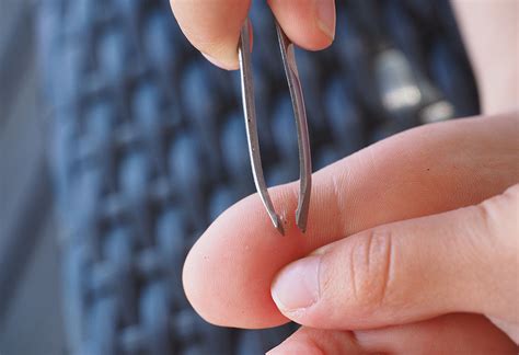 Use a plastic comb or two sticks to grasp underneath the stem and flick it away. 6 Easy Ways on How to Remove Splinters from Child's Skin