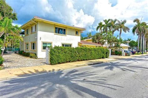 136 Ocean Blvd Golden Beach Fl 33160 Mls A10781434 Redfin