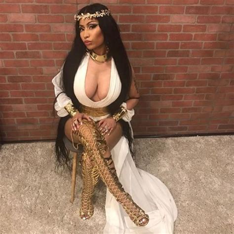 Nicki Minaj Flaunts Curves To Look Like A Greek Goddess Photos Images Gallery 69067