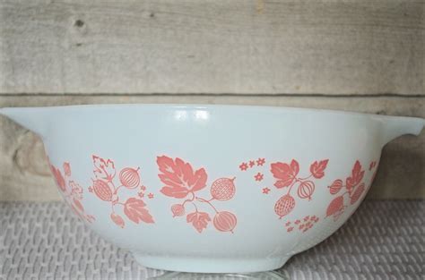 Pink Pyrex 2 12 Qt White 2 12 Qt Bowl With Pink Gooseberry Etsy