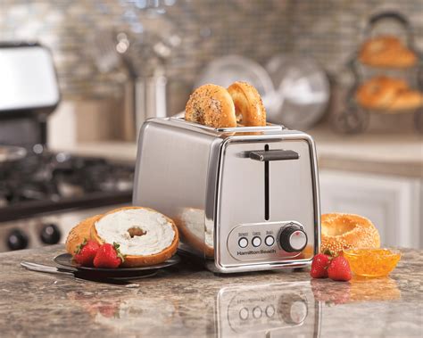 Amazon Com Hamilton Beach Modern Chrome Slice Toaster Kitchen