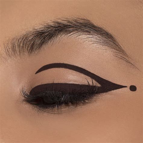 Graphic Eyeliner Trend Cut Crease Eyeliner Tutorial Myglamm