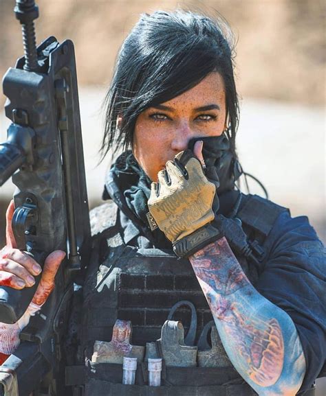 Alex Zedra Famas Hotchickswithguns