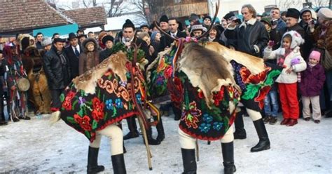 Obiceiuri Si Traditii De Anul Nou La Romani Capra Plugusorul Ursul