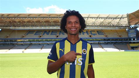 Ex Flamengo Willian Arão é Apresentado Pelo Fenerbahçe IstoÉ