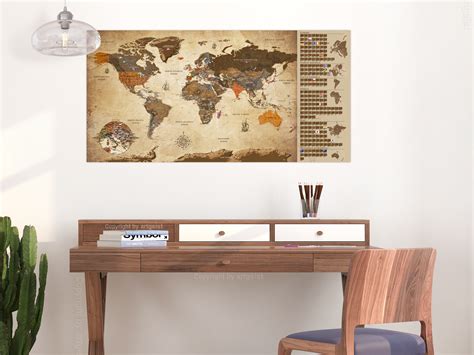 Io trascorro molto tempo nella mia camera. "Mappa da grattare - Mappa vintage - poster (versione inglese)" - Artmosferae