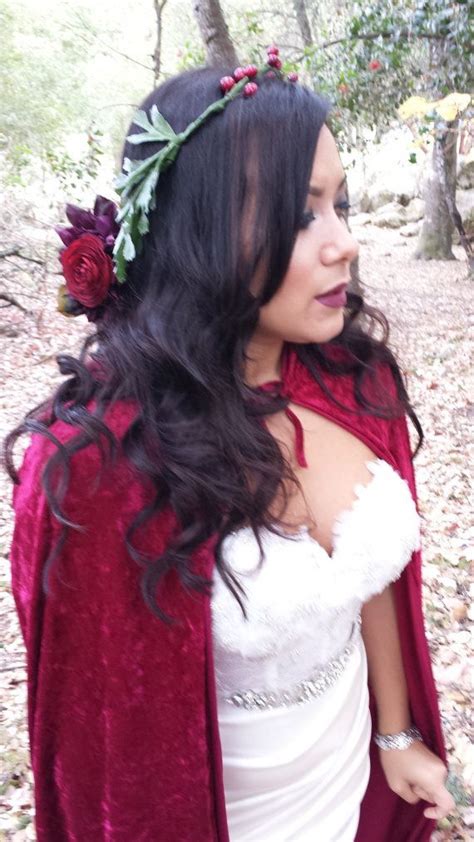 Keep a traditional christmas feel with a classic cranberry color. winter wedding crown - Google Search (With images ...