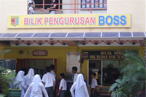Sekolah menengah kebangsaan bandar baru ampang started operating on 1 january 2002. Bilik Operasi SPBT Sekolah (BOSS): Lawatan ke BOSS SMK ...