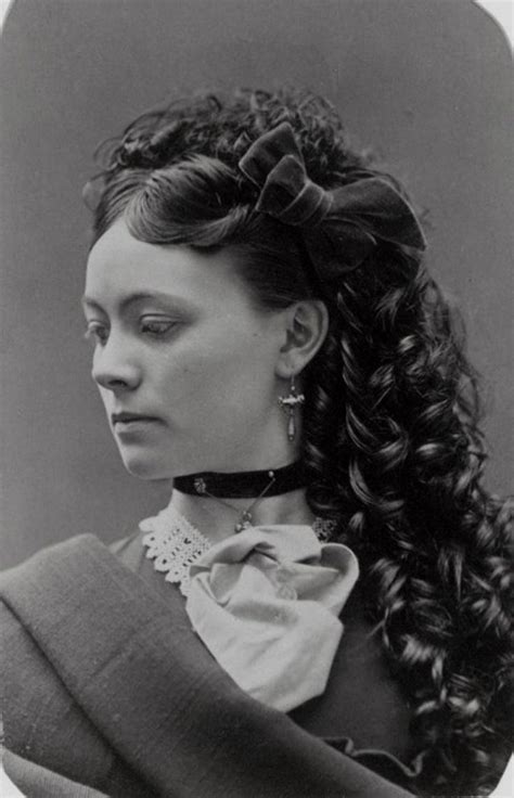 25 glamorous photos of victorian women that defined fashion styles from the late 19th century