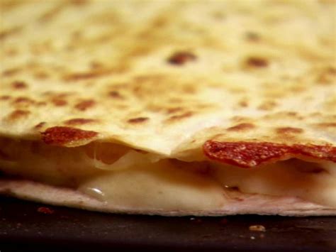 4) while green beans and chicken are cooking, make sauce by combining soy sauce, honey, water, ginger, and cornstarch in a mixing bowl. Chicken Quesadillas | Recipe | Food network recipes ...