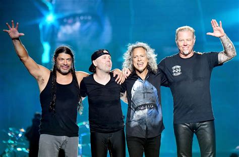 We're starting with eight episodes taking a look behind the scenes at the black album. subscribe for free wherever you like to listen and stay tuned for details: metallica'nın plak kulübüne buyurur muydunuz? - playtuşu