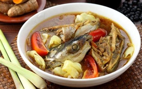 The sweet and sour flavour of this dish is considered refreshing and very compatible with fried or grilled dishes. NIH...!!! RESEP CARA MEMASAK GANGAN ASAM KEPALA PATIN SPESIAL GURIH | WISATA KULINER KITA