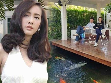โทนี่ รากแก่น หรือ ธีรชัย วิมลชัยฤกษ์ เกิดวันที่ 21 มกราคม พ.ศ. บ้านดารา คอนโดดารา