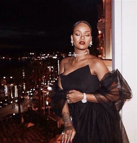 Born in saint michael and raised in bridgetown, barbados. Pin von marie auf Rihanna