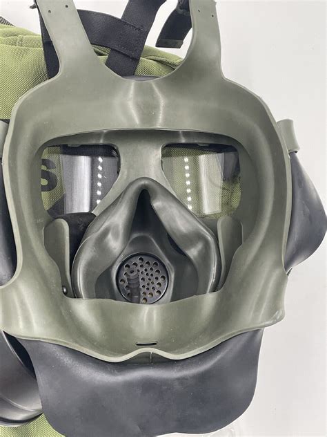 Genuine Usgi Us Military M40 M40a1 Gas Mask Size Medium With Bag