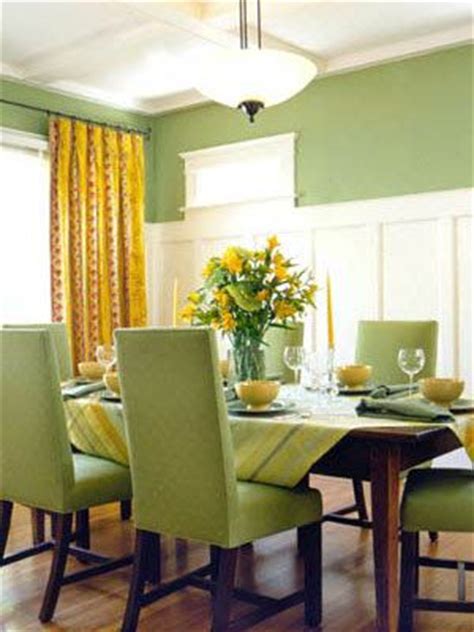 Making windows when creating a new interior requires special attention, and if the choice fell on burgundy curtains, then you should carefully consider all the colors in the design of the room. Yellow curtains on green walls. Love the oversized curtain ...
