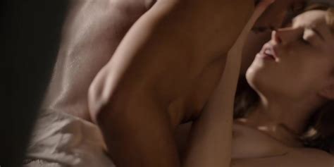 nude video celebs actress phoebe dynevor