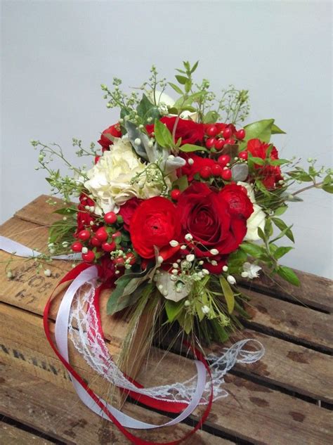 Bouquet De Mariée Rouge Et Blanc Roses Rouges Hortensias Renoncules