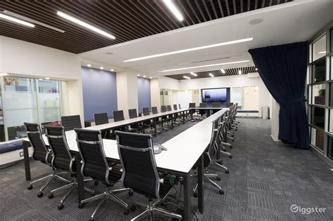 Times Square Large Modern Conference Room Rent This Location On Giggster