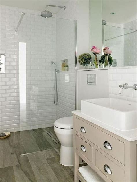 Here are some ideas that you can use to spice up your small bathroom. 60 Elegant Small Master Bathroom Remodel Ideas (33 ...