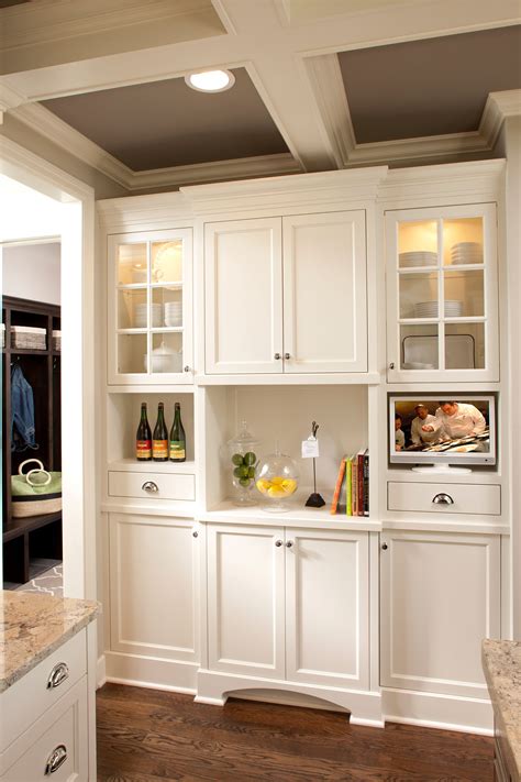 White Butler S Pantry Creates An Easy Access For Entertaining Drinks