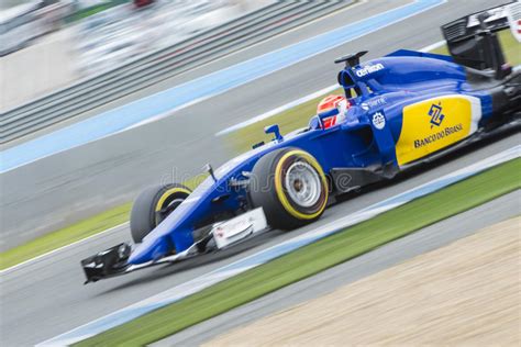 Artikel und videos zum thema tour de france 2021: Felipe Nasr Fährt Das Teamauto Sauber F1 Auf Bahn Für Die Spanische Formel 1 Grandprix Bei ...