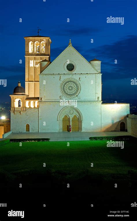 assisi basilica di san francesco basilica of saint francis at dusk unesco world heritage site