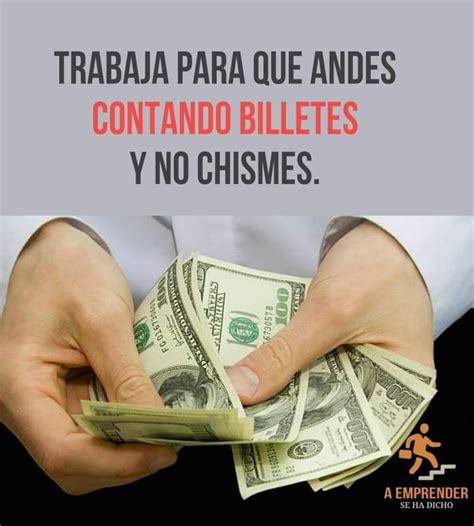 A Person Holding Money In Their Hands With The Words Trabja Para Que