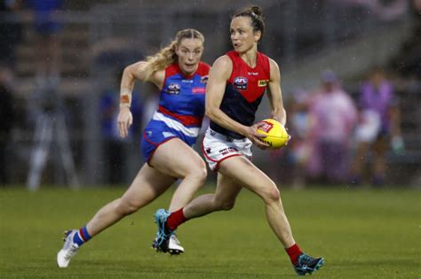Afl 2022 Daisy Pearce Weighs Offer To Join Geelong Cats As Afl