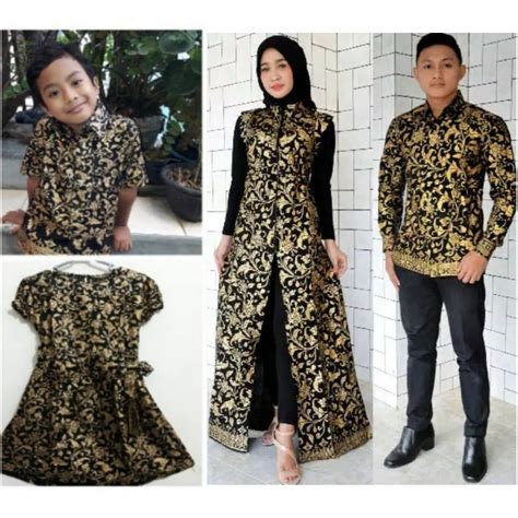 55 model baju couple pasangan ibu dan anak perempuan terbaru 2020 : Contoh Baju Copel Ayah Ibu Waktu Acara Lamaran Anak / 55 ...