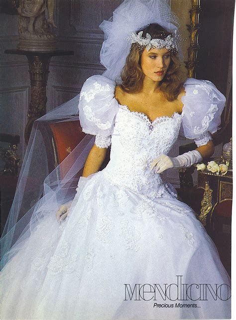 Nov 06, 2015 · hochzeitskleider der 1980er jahre hatte volle röcke, bein o 'hammel ärmel und lange züge. Pin on 80'S AND 90'S BRIDAL WEDDING FASHION