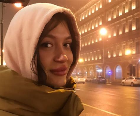 Спрыгнула с 22 этажа в России покончила с собой порноактриса Кристина Лисина фото