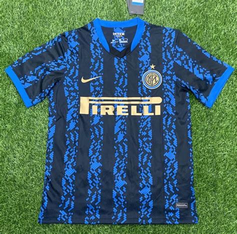 Berikut penampakan jersey kandang inter milan untuk musim 2021/2022 yang memiliki motif kulit ular dengan warna utama nerazzurri. 2021-2022 Inter Milan Home Blue & Black Thailand Soccer ...